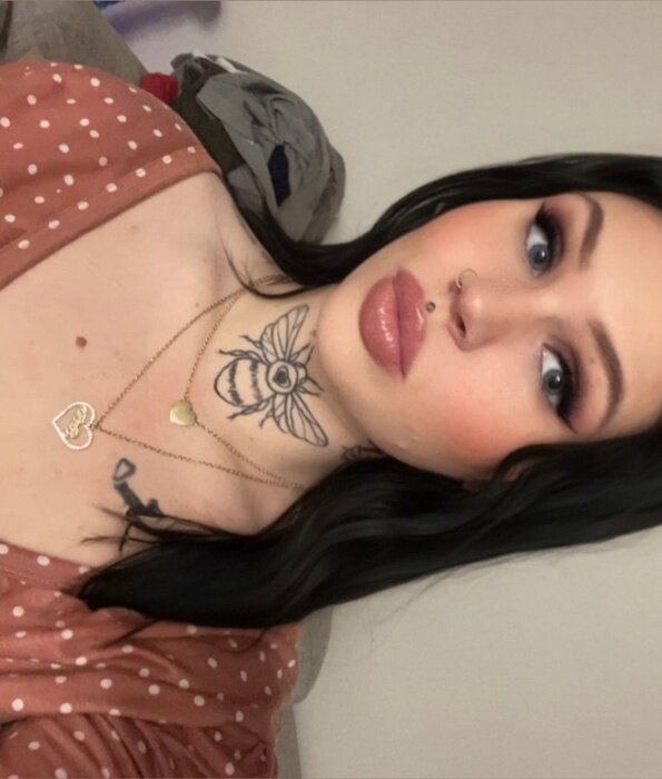 2hot2cry (@2hot2cry), OnlyFans creator