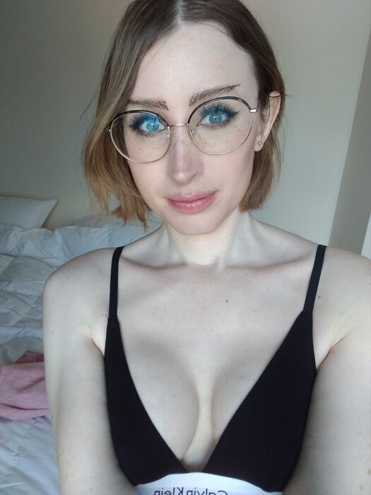 Aaamaryllisss (@aaamaryllisss), OnlyFans creator