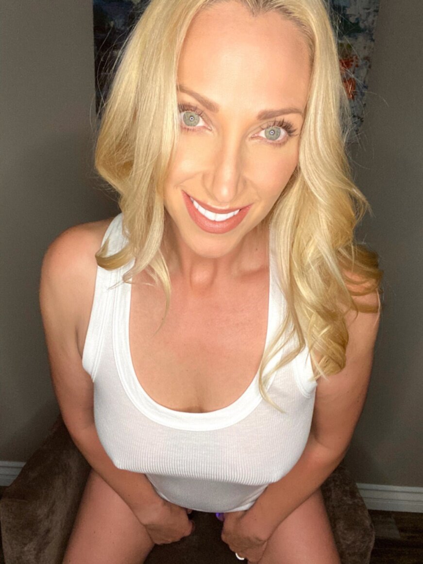 Aahousewife (@aahousewife), OnlyFans creator