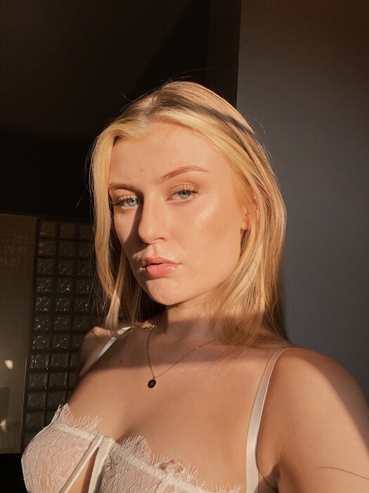 Aamoureux (@aamoureux), OnlyFans creator