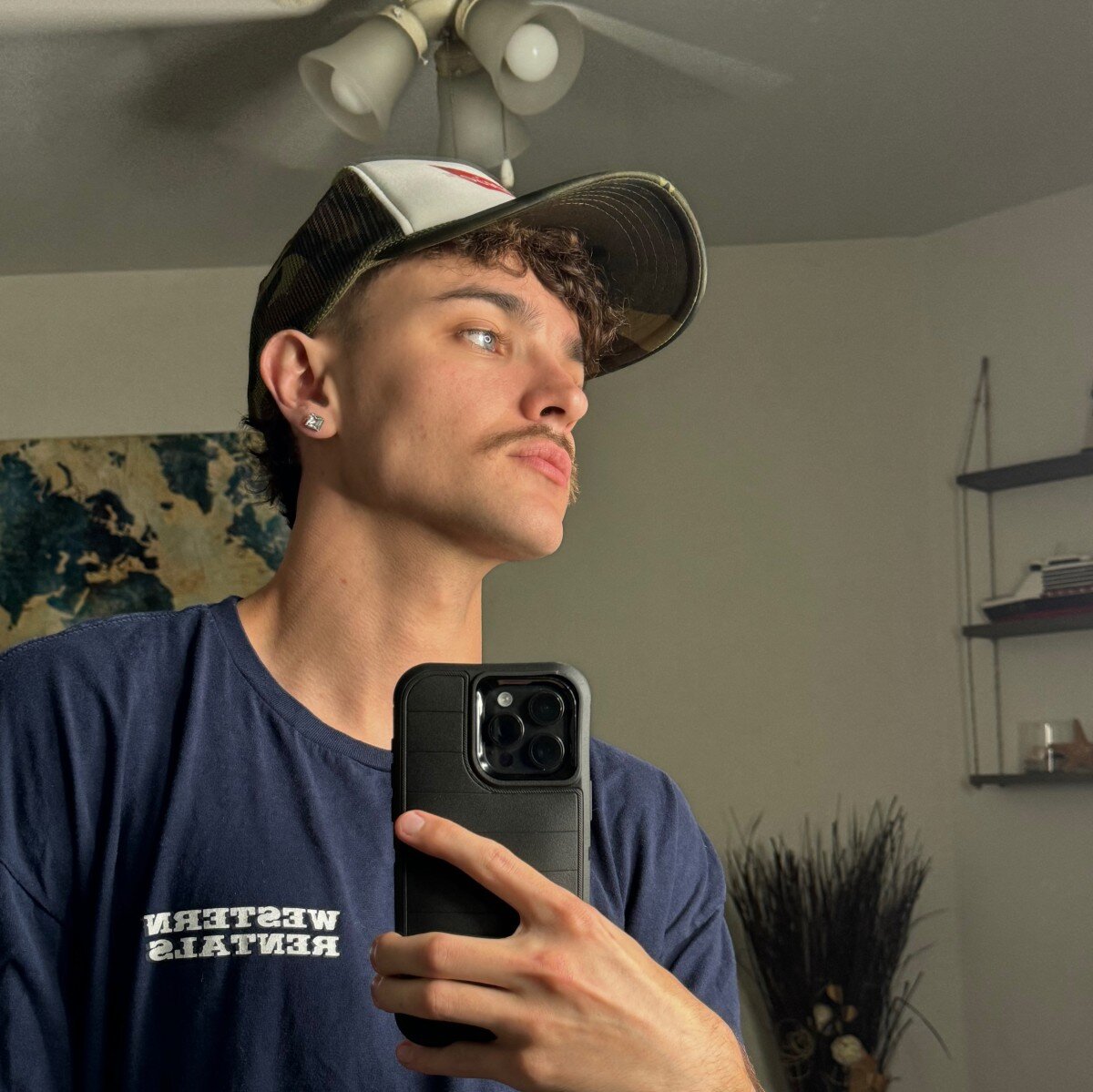 Aaronxxxelias (@aaronxxxelias), OnlyFans creator