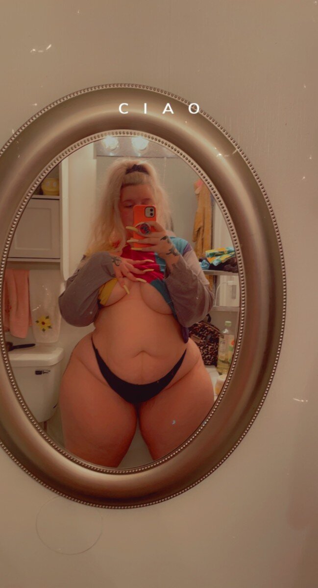 Acaciamakayla22 (@acaciamakayla22), OnlyFans creator