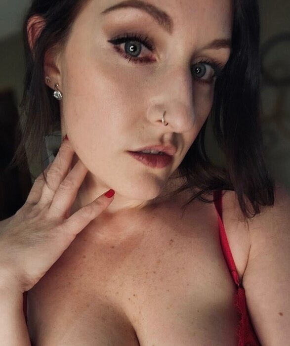 Adalynlux (@adalynlux), OnlyFans creator