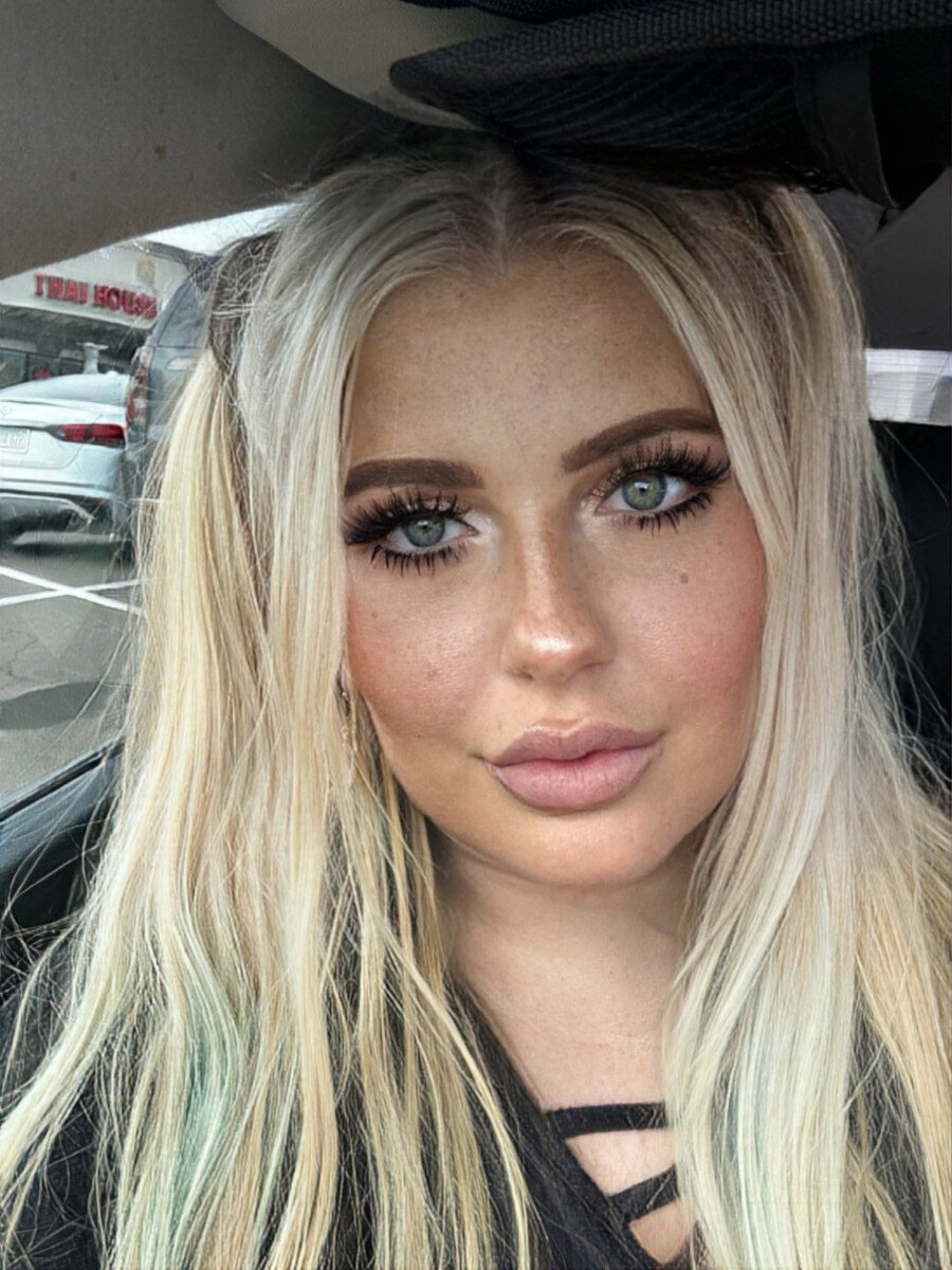 Adorebriella (@adorebriella), OnlyFans creator