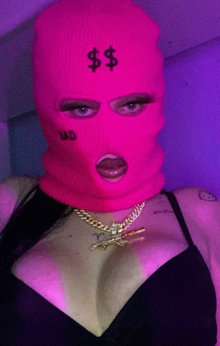 Adrianameendezz (@adrianameendezz), OnlyFans creator