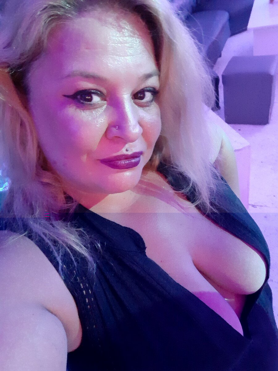 Adrianna80 (@adrianna_80), OnlyFans creator