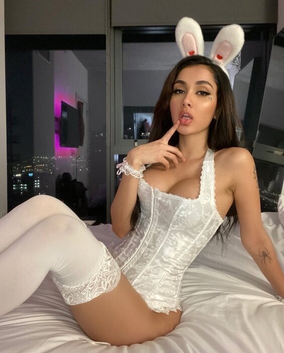 Adriannaviolett (@adriannaviolett), OnlyFans creator