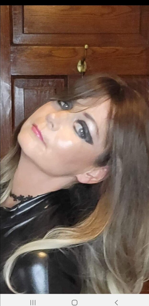 Adventurousaudrey1985 (@adventurousaudrey1985), OnlyFans creator