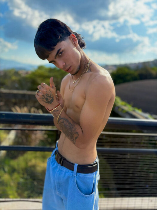 Aguiirre (@aguiirre), OnlyFans creator