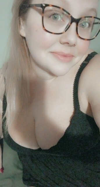 Alaskaxskyefree (@alaskaxskyefree), OnlyFans creator