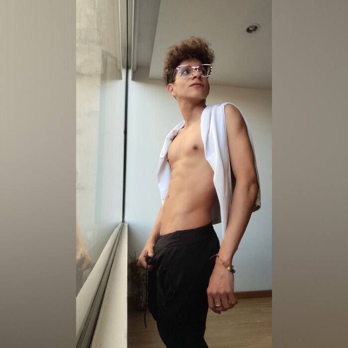 alejo_bulg2408 (@alejo_bulg2408), OnlyFans creator
