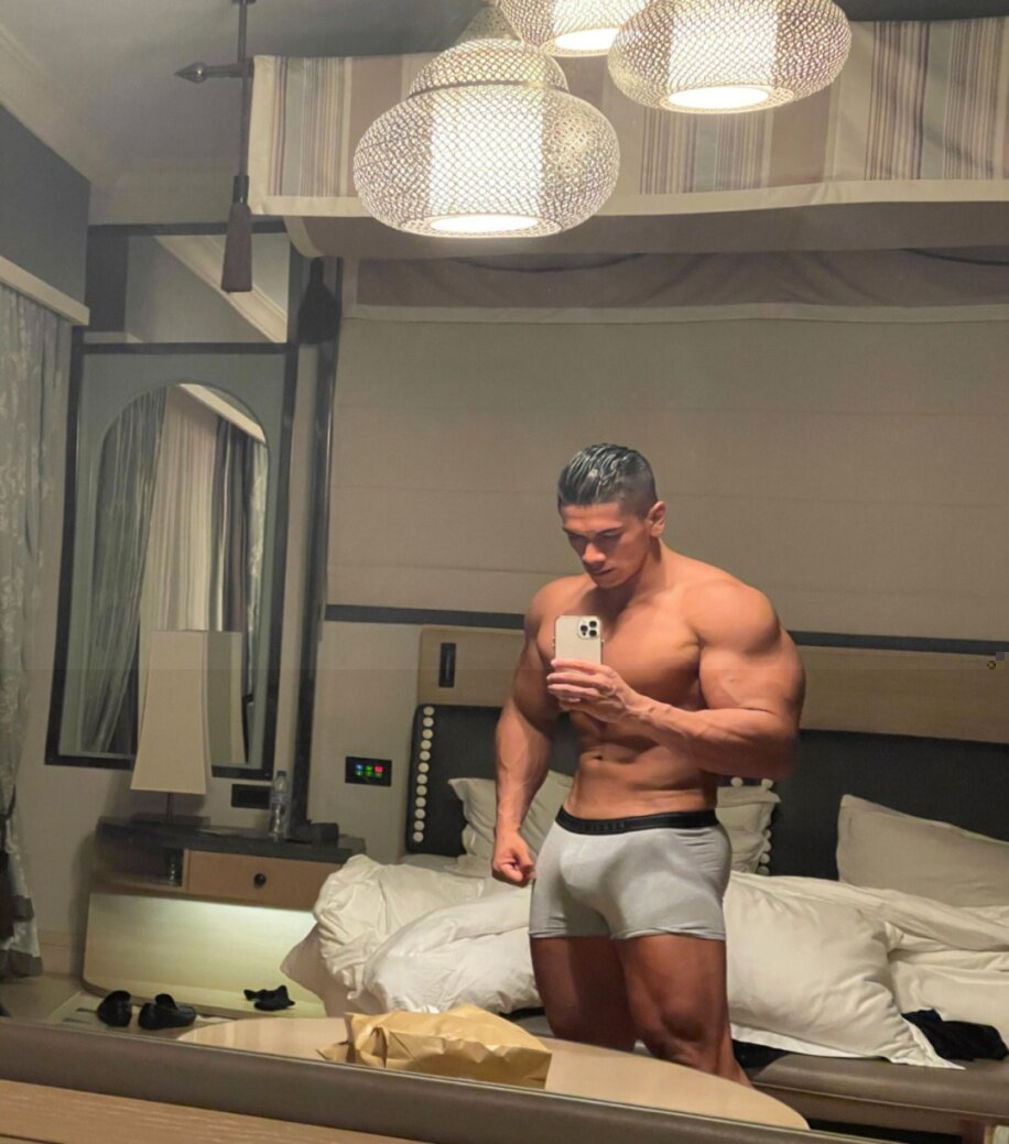 Alejomaximo (@alejomaximo), OnlyFans creator