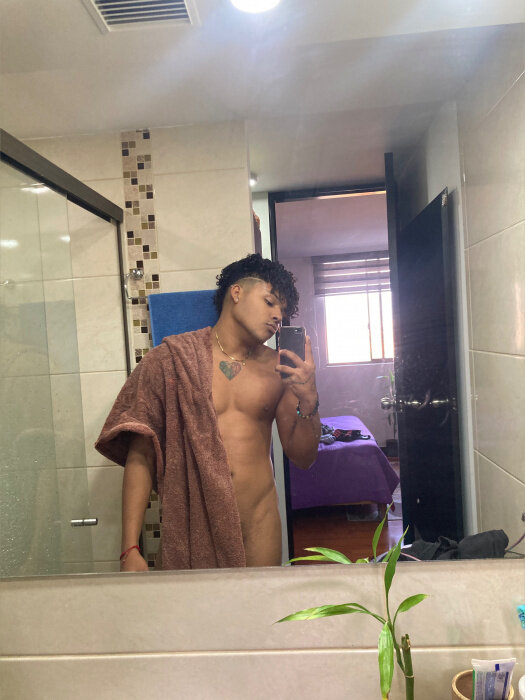Alejoobadboy1 (@alejoobadboy1), OnlyFans creator