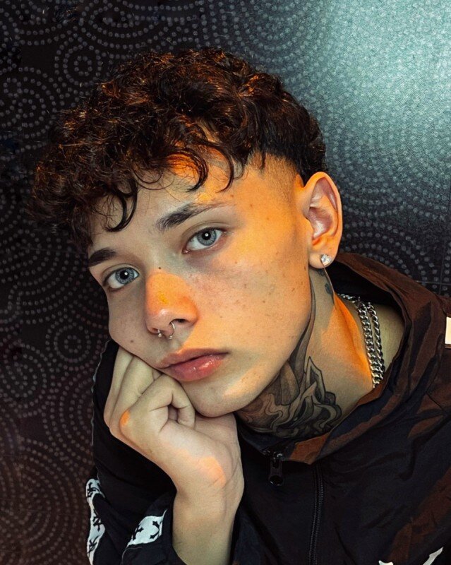 Alejoonly4 (@alejoonly4), OnlyFans creator
