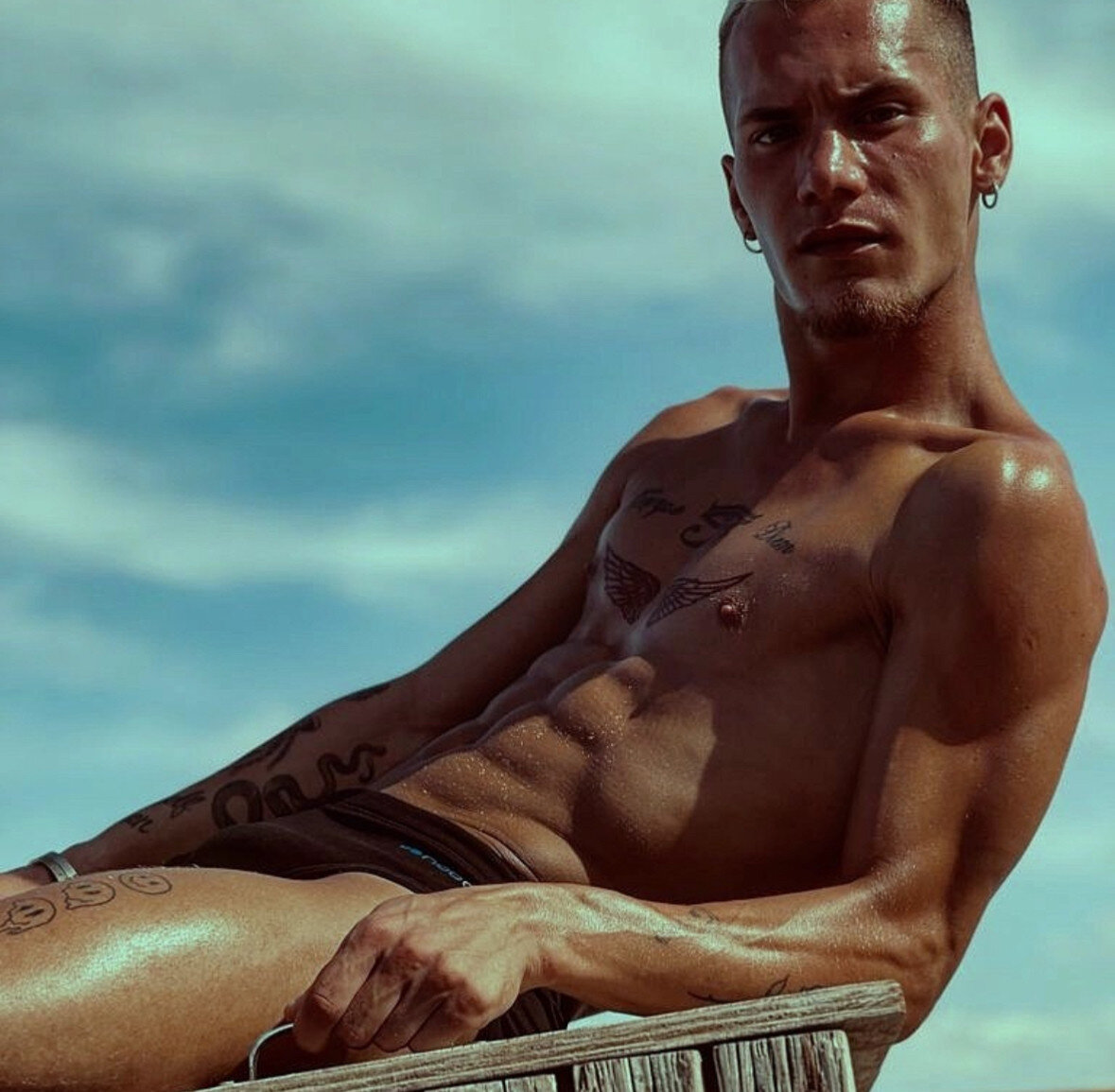 Alektattoo (@alek_tattoo), OnlyFans creator