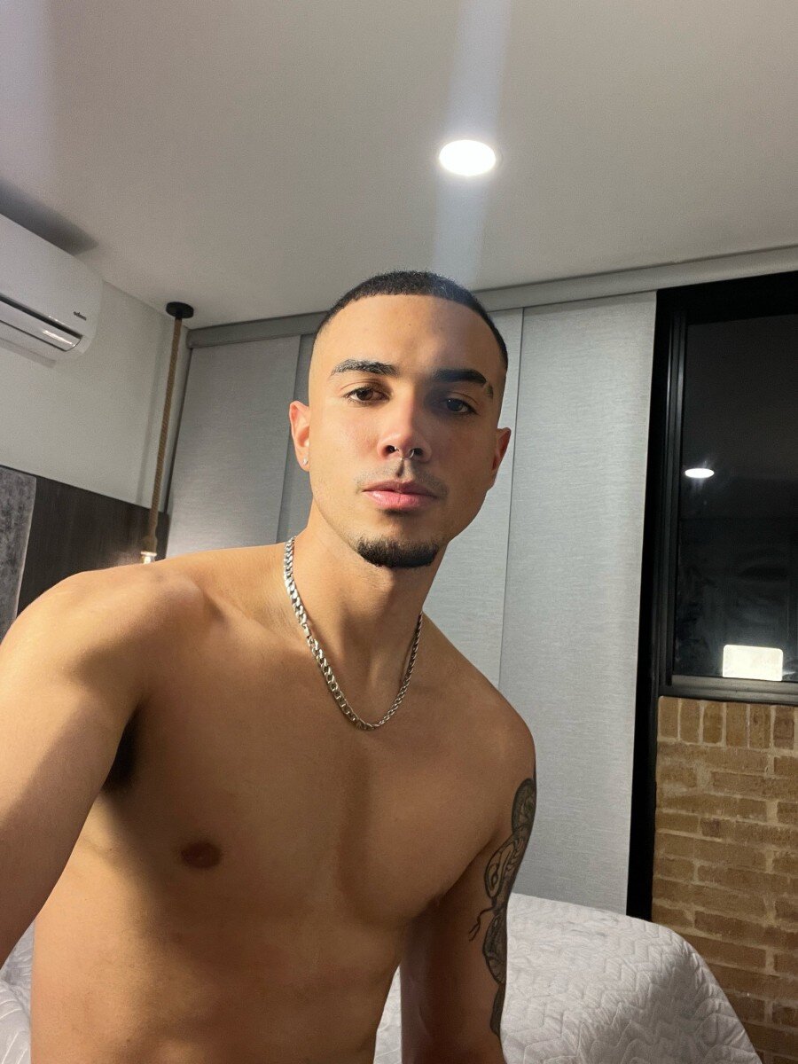 Alex (@aleonny), OnlyFans creator