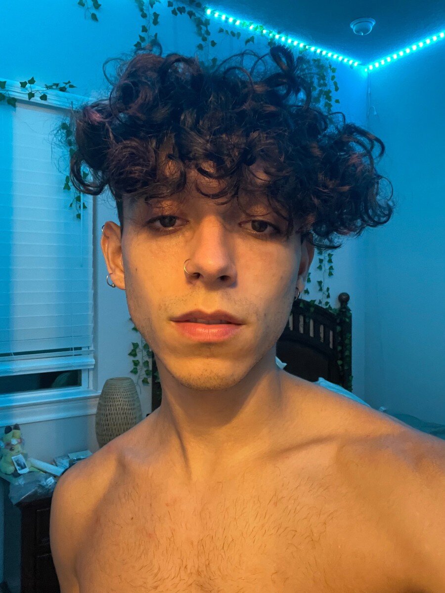 Aleruizz (@aleruizz), OnlyFans creator