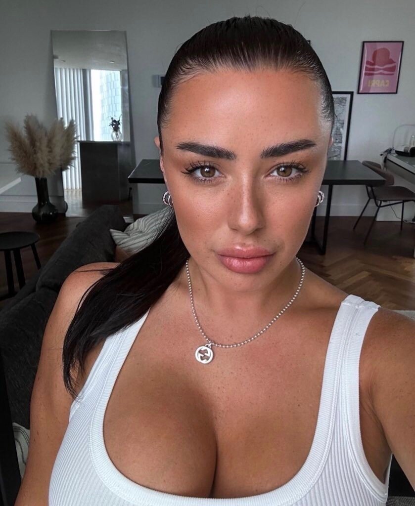 Alexabrookexx (@alexabrookexx), OnlyFans creator