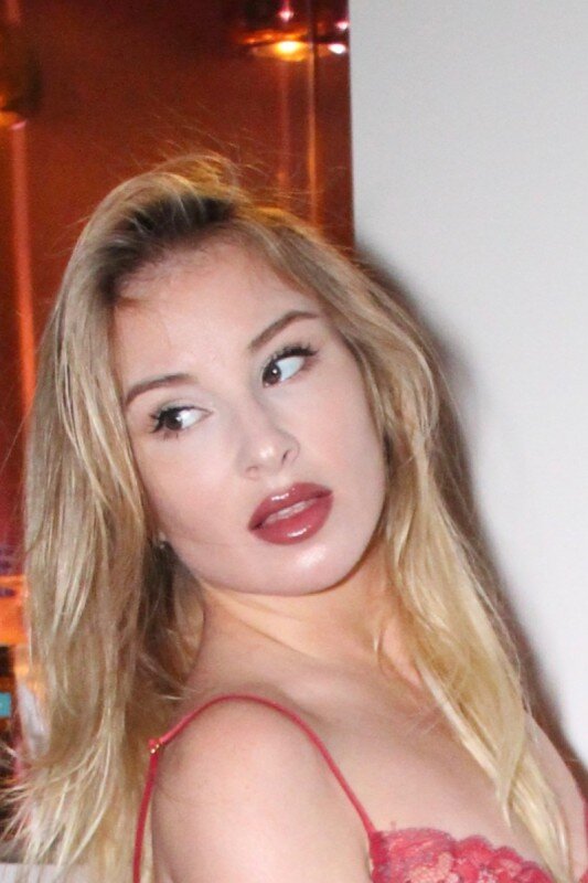 Alexandra (@alexandraquintezz), OnlyFans creator
