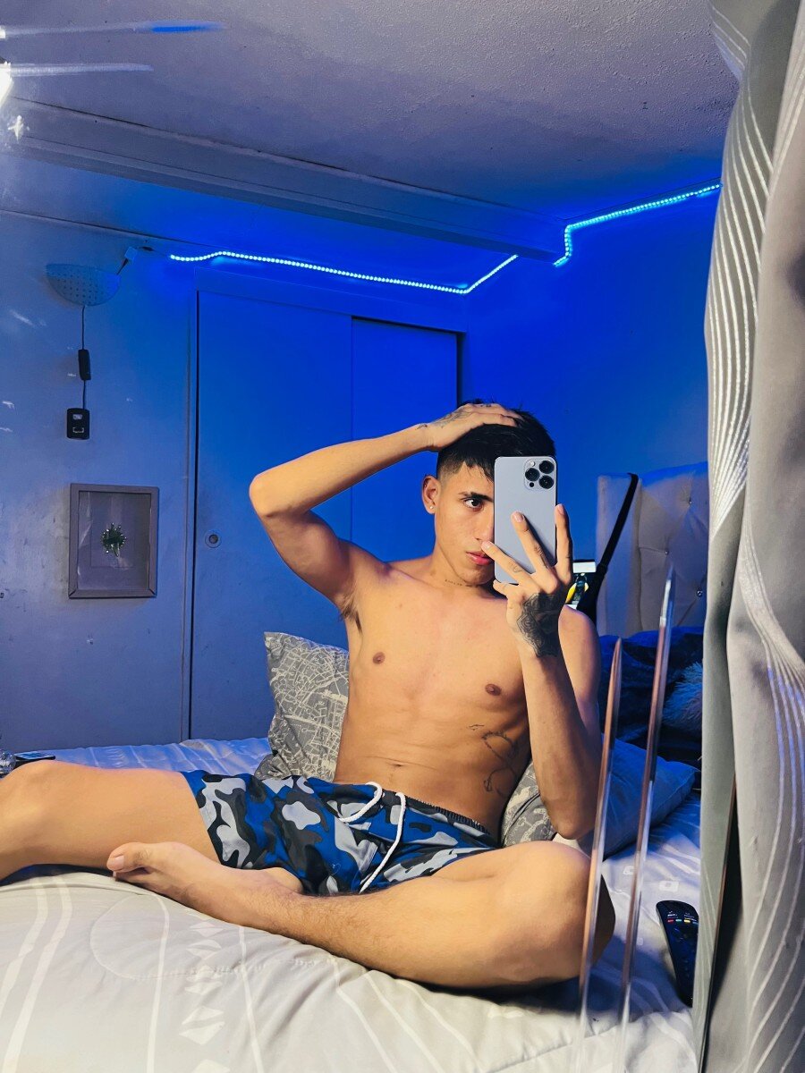 Alexbigdick08 (@alexbigdick08), OnlyFans creator