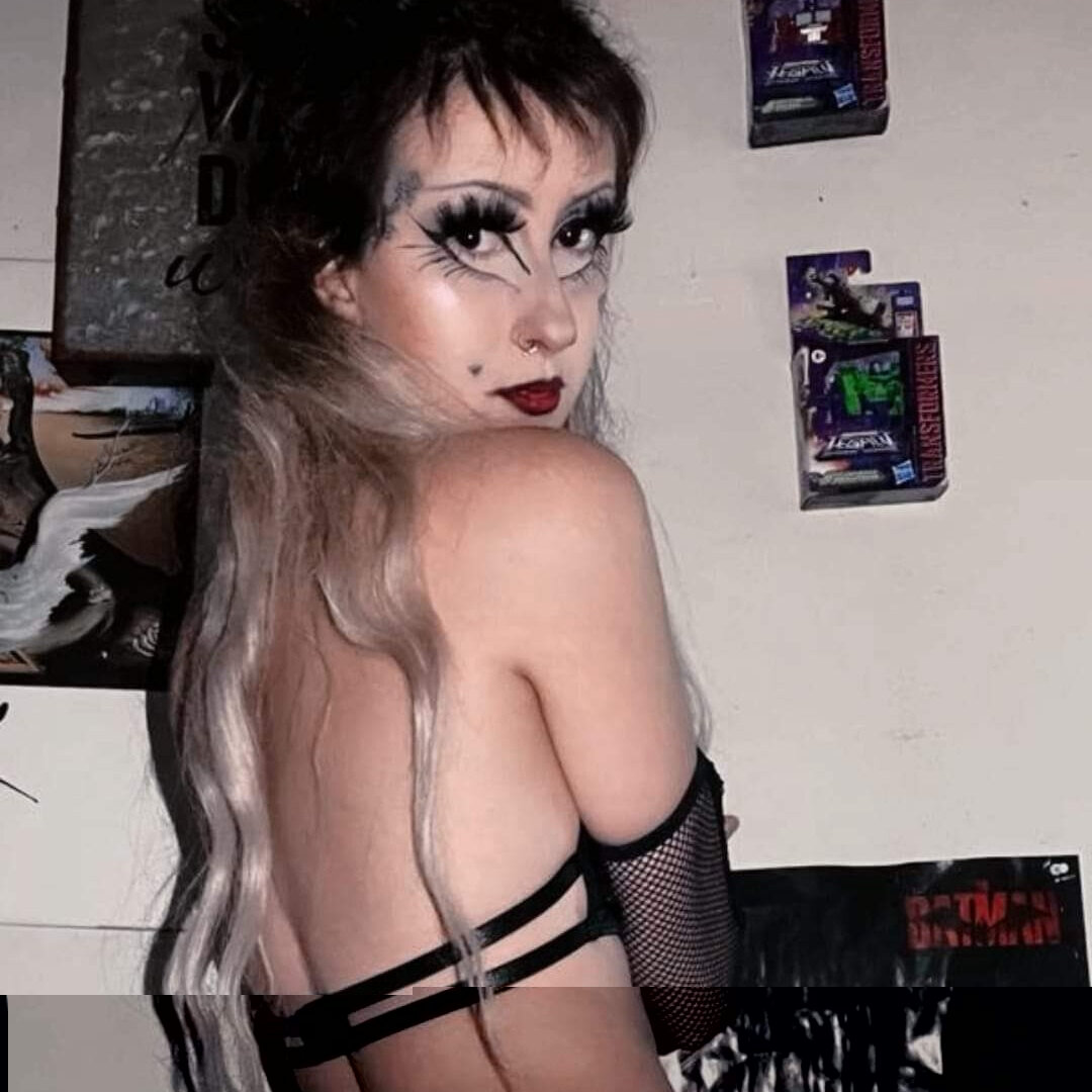 Alexinchainsss (@alexinchainsss), OnlyFans creator