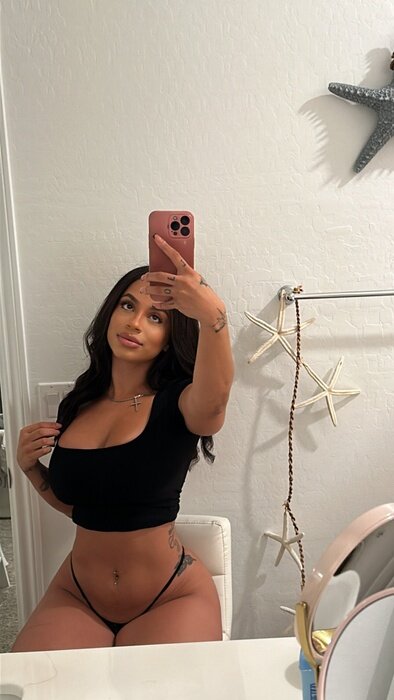 Alexissrosee (@alexissrosee), OnlyFans creator