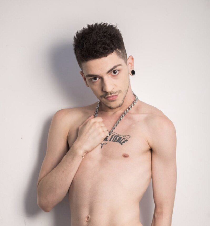 Alexroman (@alexroman), OnlyFans creator
