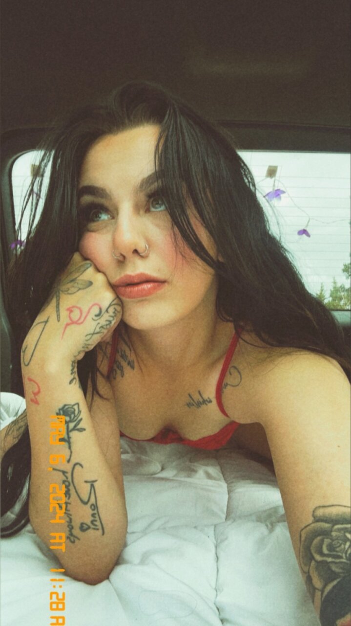 Alexxis18 (@alexxis18), OnlyFans creator