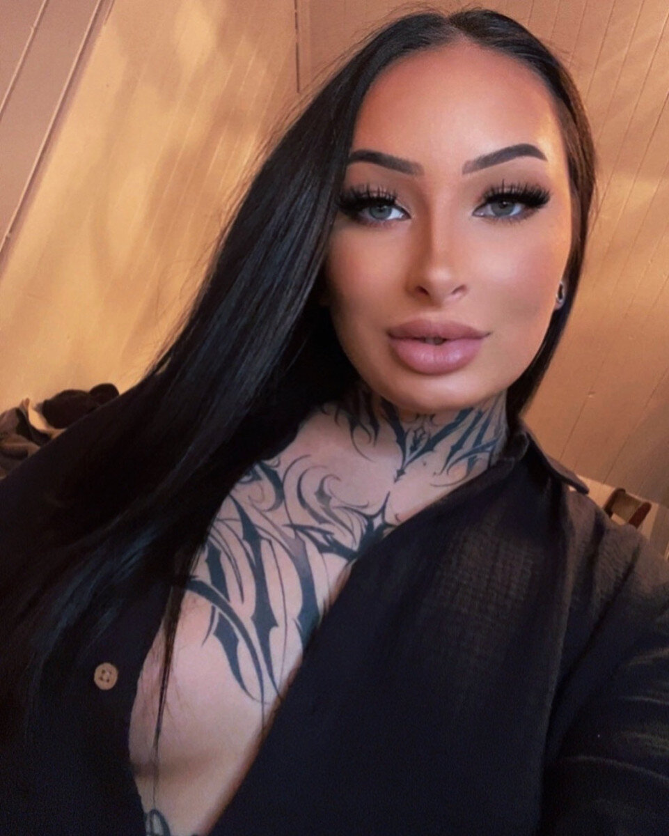 Alexxxe7 (@alexxxe7), OnlyFans creator