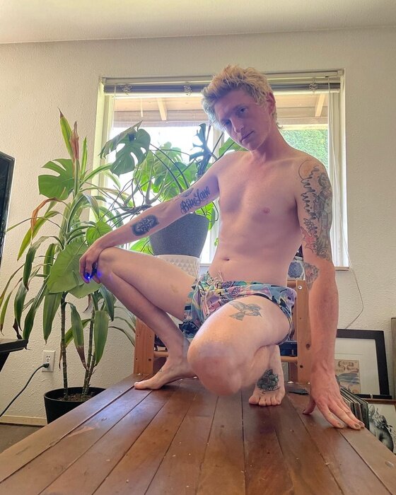 Alexxxwrenches (@alexxxwrenches), OnlyFans creator