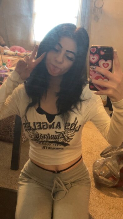 Aliceisbaby (@aliceisbaby), OnlyFans creator