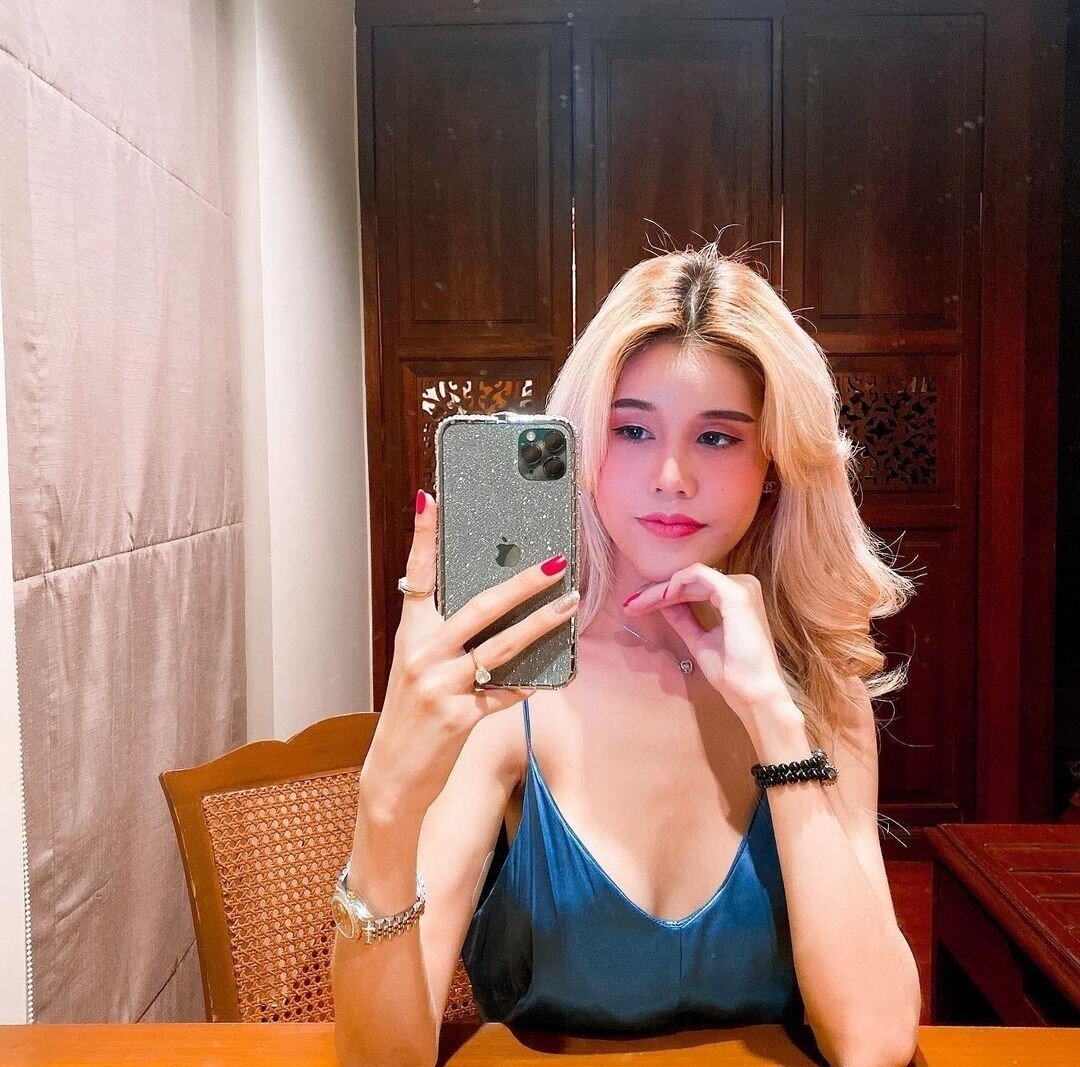 Alicewonder56 (@alicewonder56), OnlyFans creator