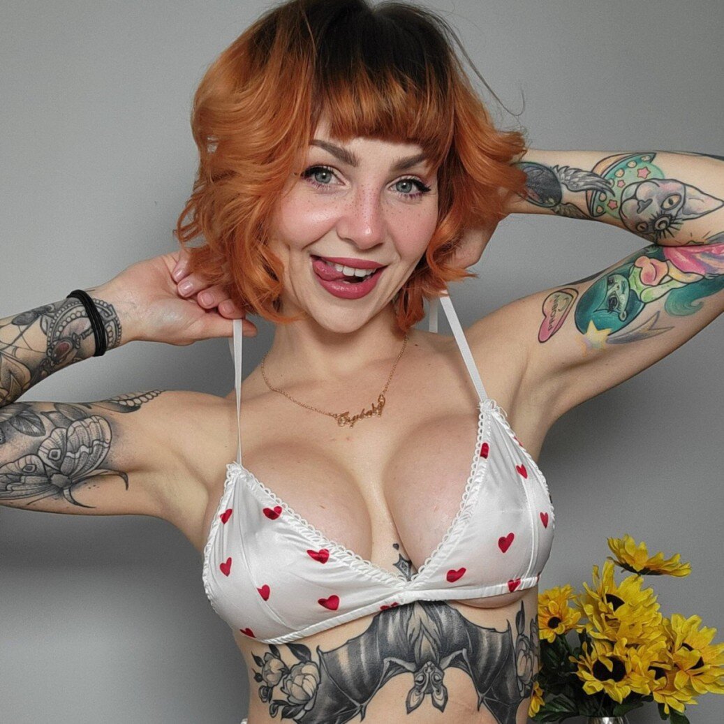 Geena (@alientrashkitty69), OnlyFans creator