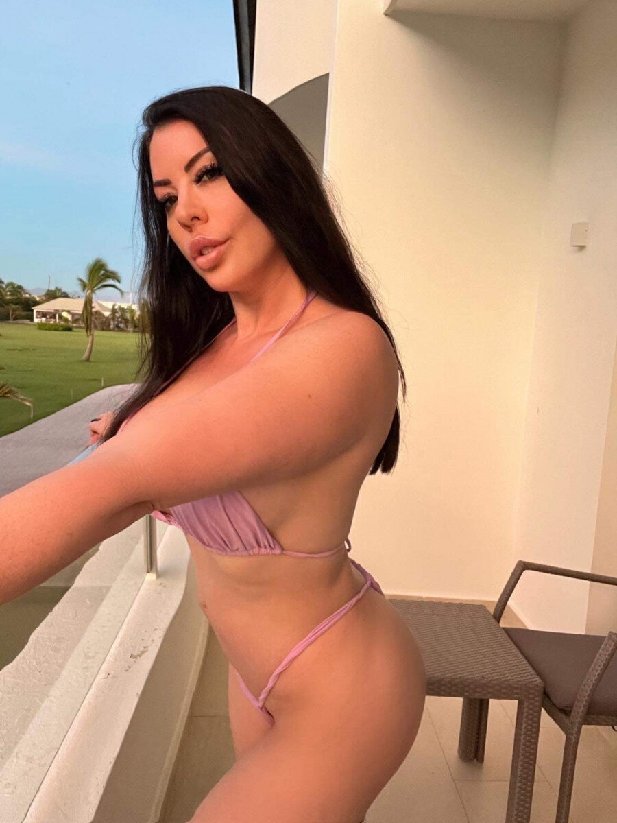 Alinarosefree (@alinarosefree), OnlyFans creator