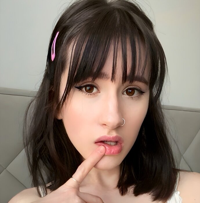 Alinevsss (@alinevsss), OnlyFans creator