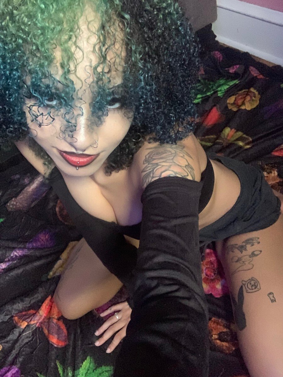 Alittlesliceofhell (@alittlesliceofhell), OnlyFans creator