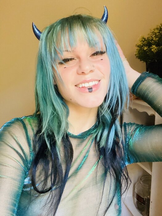 Alixro (@alixro), OnlyFans creator