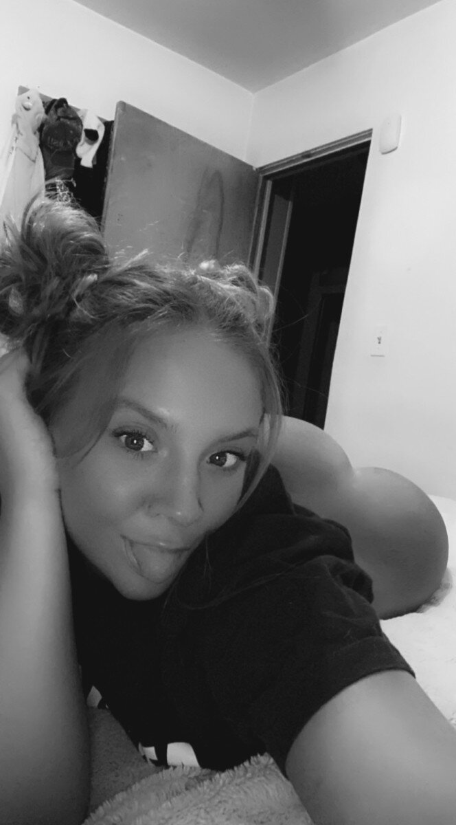 Alliebaby21 (@alliebaby21), OnlyFans creator