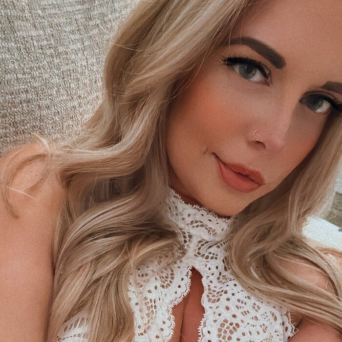 Allieharttt (@allieharttt), OnlyFans creator