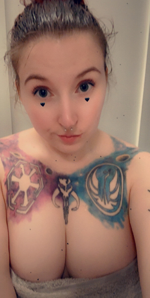 Alliwhovian (@alliwhovian), OnlyFans creator
