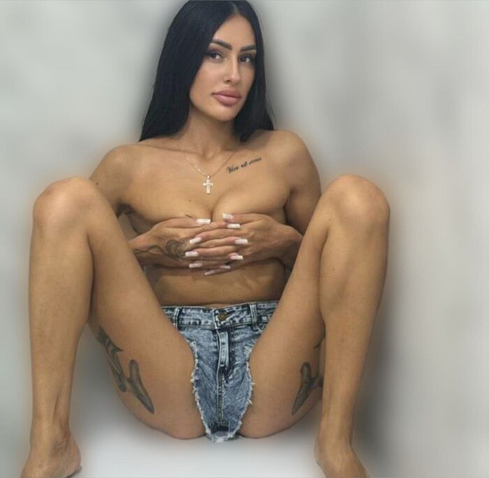 Alonavipx (@alonavipx), OnlyFans creator