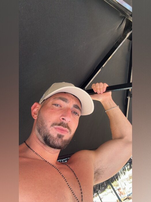 Alphaeastguy (@alphaeastguy), OnlyFans creator