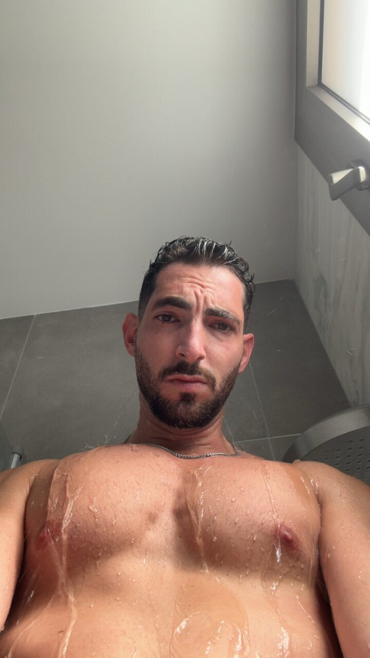 Alphaeastguyfree (@alphaeastguy_free), OnlyFans creator