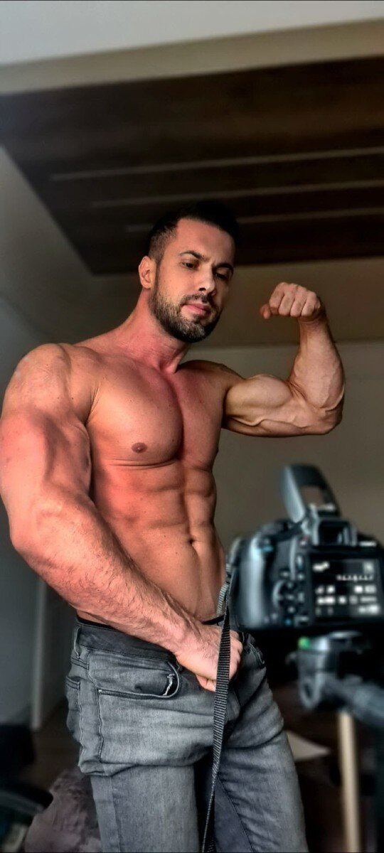 Alphaelitxander (@alphaelitxander), OnlyFans creator
