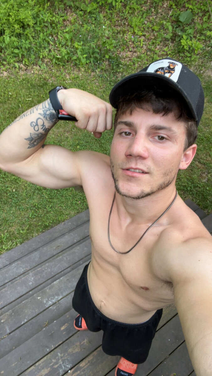 Alphahoward7 (@alphahoward7), OnlyFans creator