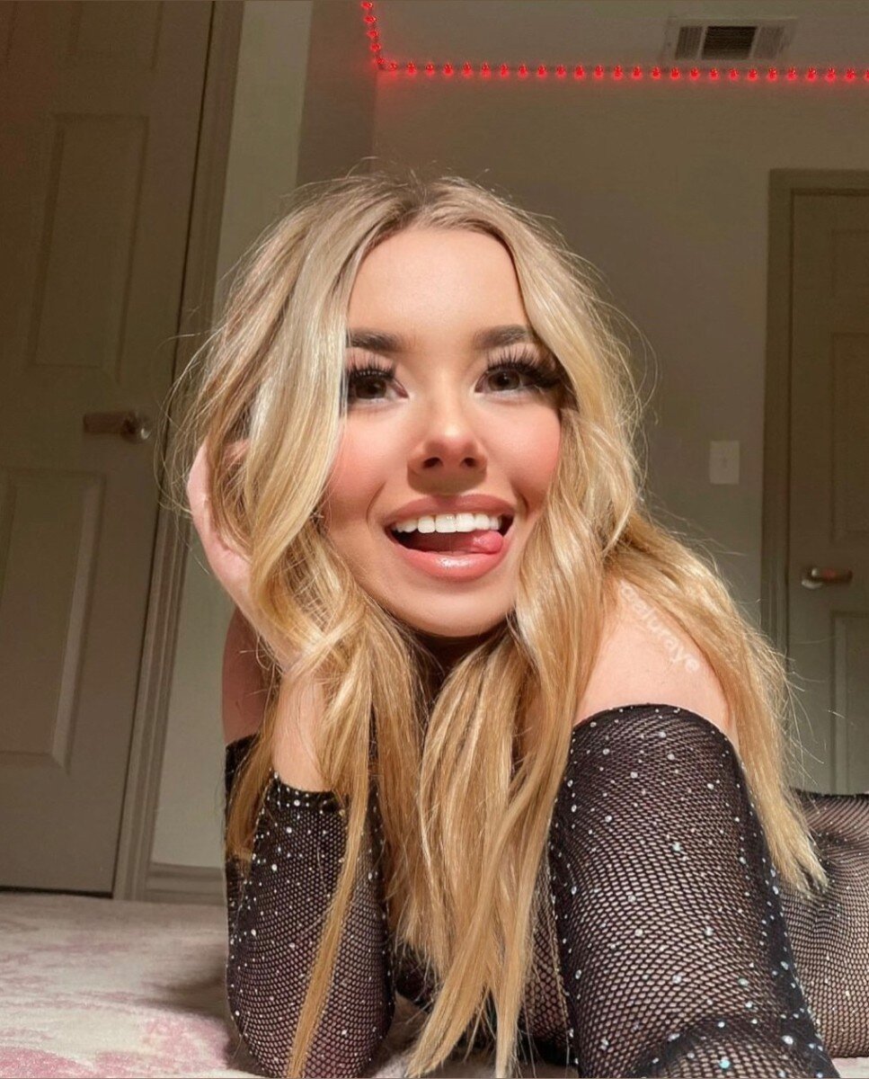Ally (@aluraye), OnlyFans creator
