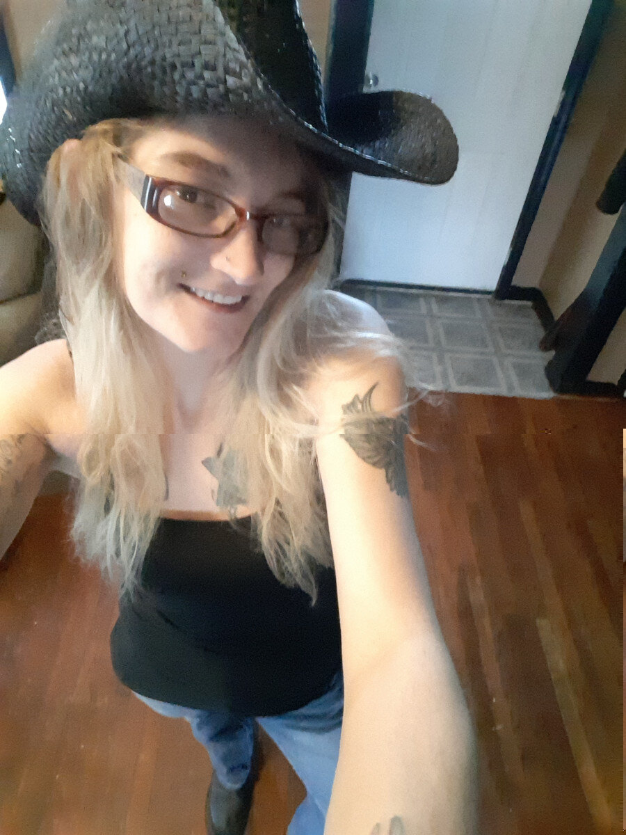 Alwaysnaughty32 (@alwaysnaughty32), OnlyFans creator