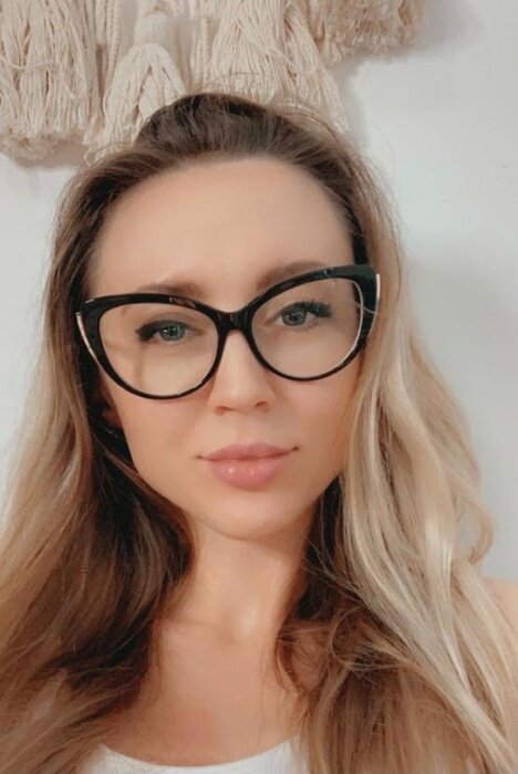 Alyonasparks (@alyonasparks), OnlyFans creator