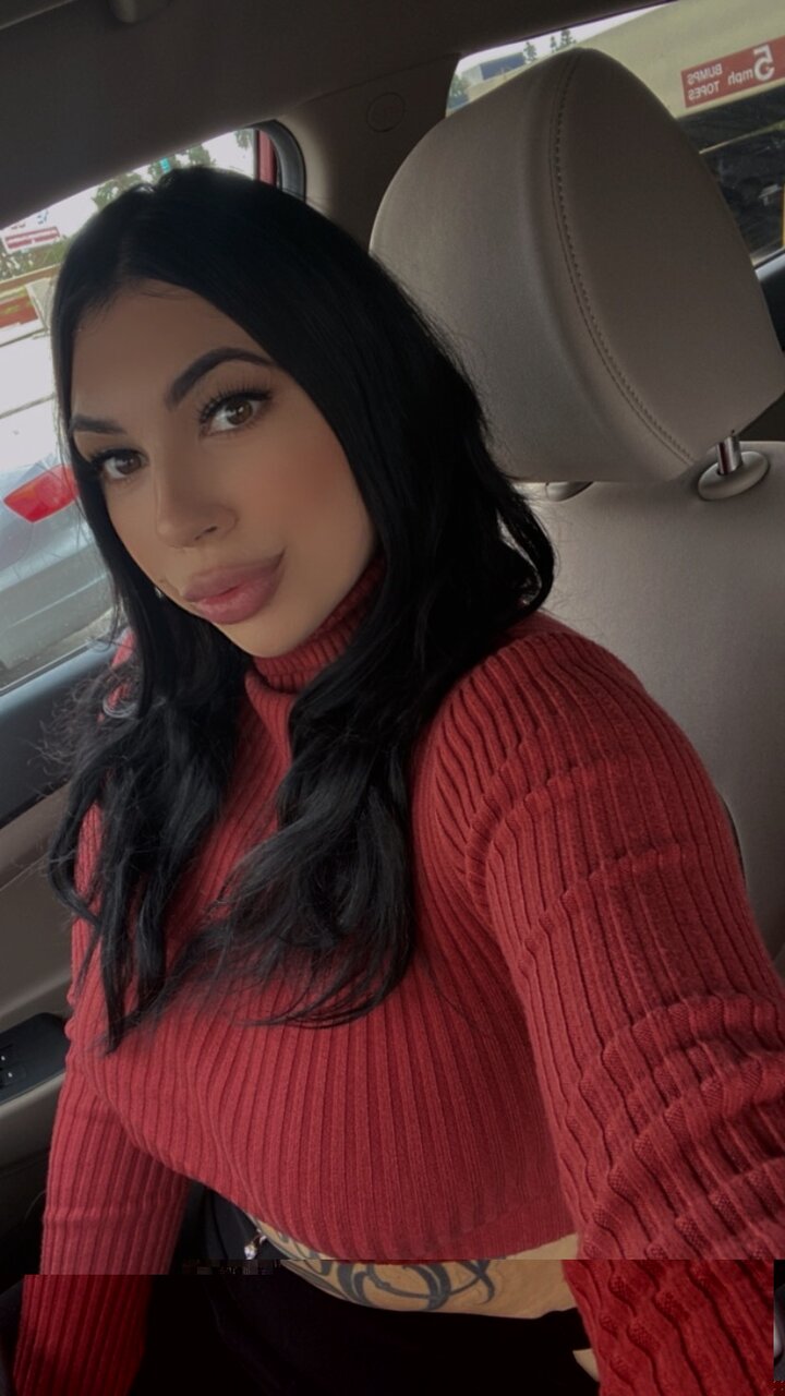 Alyssanoelle69x (@alyssanoelle69x), OnlyFans creator