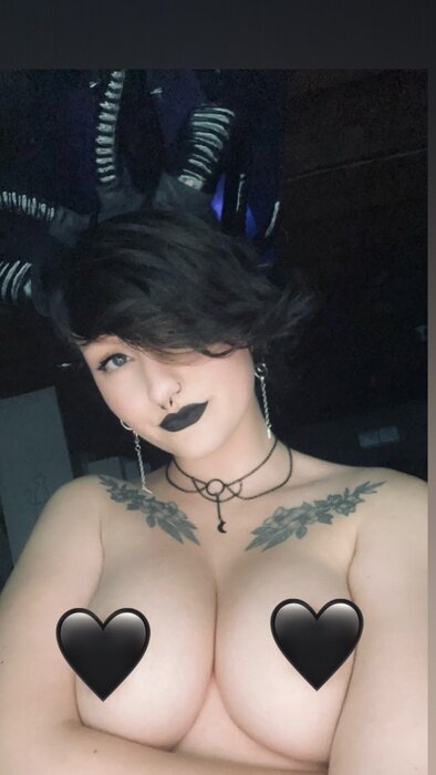 Alyxivy (@alyxivy), OnlyFans creator